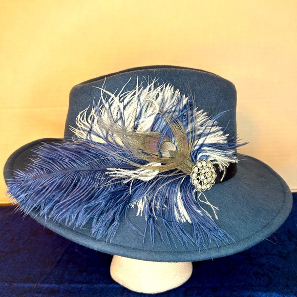 Uno Alla Volta - Sz M - Made in USA - Blue Fedora w black band & feather detail - Picture 1 of 6